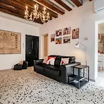 Ponte Squero Flat M0270423226 Apartman *